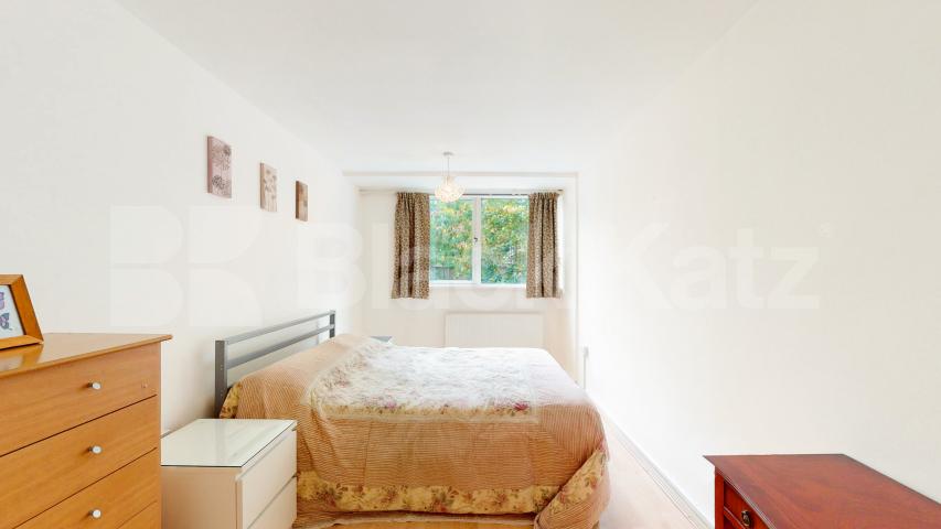 Stylish 2 Bed Split-Level Garden Flat in Prime W10 Location Dowland Street, Queens Park
